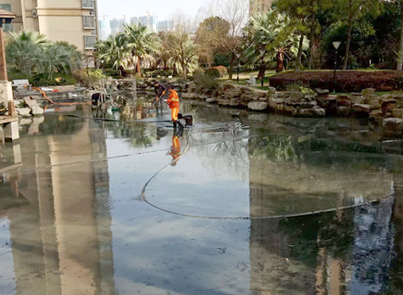 北湖景观池淤泥清理